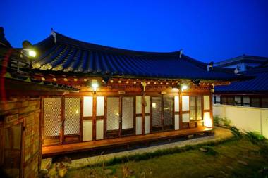 Jeonju Hanokmaeul Eosahwa