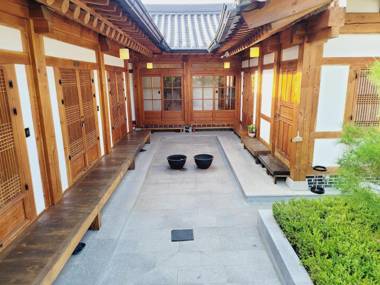 Jeonju Hanok Maeul Deoksugoong
