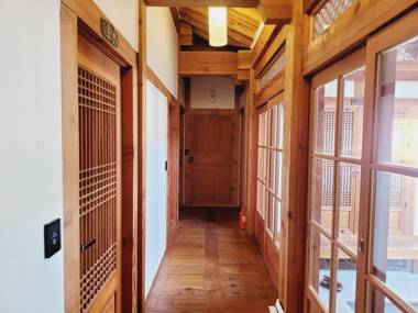 Jeonju Hanok Maeul Deoksugoong
