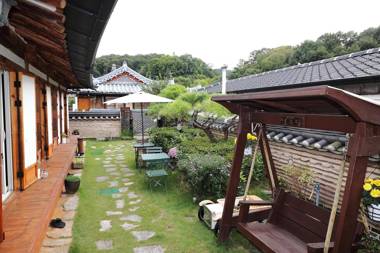 Jeonju Hanok Maeul Yeonwoodang Hanok