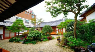 Jeonju Hanok Madang Pretty House Pension