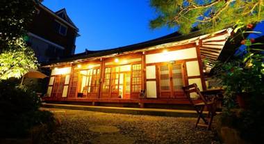 Jeonju Hanok Madang Pretty House Pension