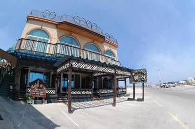 Gangneung White Beach Pension