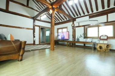 Classic Hanok Pension