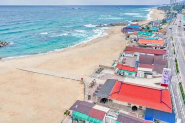 Gangneung Badajungwon Pension