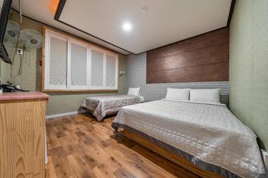 Gangneung Gyeongpodae Iris Stay