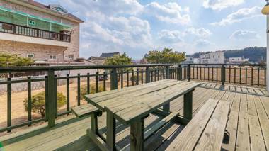 Gangneung Haewadal Pension