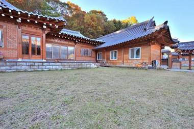 Yong Yejik Hanok Pension