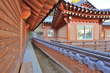 Yong Yejik Hanok Pension