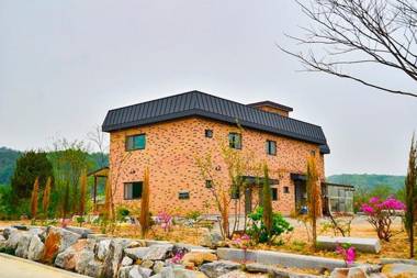 Yongin Unhak Pension
