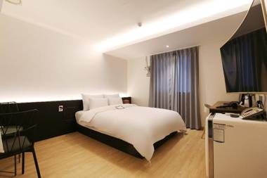 Urban Stay Hotel