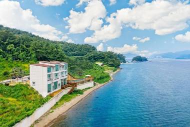 Geoje The Hue Pension