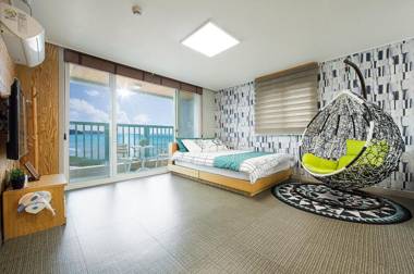 Geojae Beach White Pension