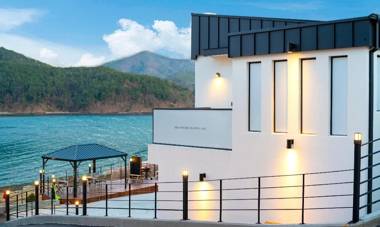 Geojae Uon Poolvilla Pension