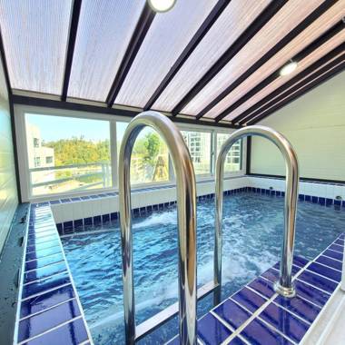 Geojae Achimgoyo Kids Poolvilla