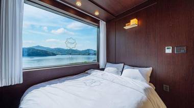 Lacvert Pool Villa Pension