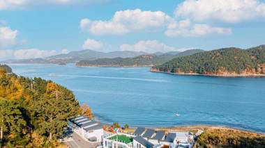 Lacvert Pool Villa Pension