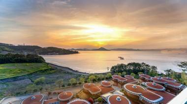 Geojae Sunset Hanok Pool Villa and Resort