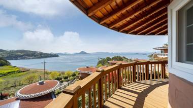 Geojae Sunset Hanok Pool Villa and Resort