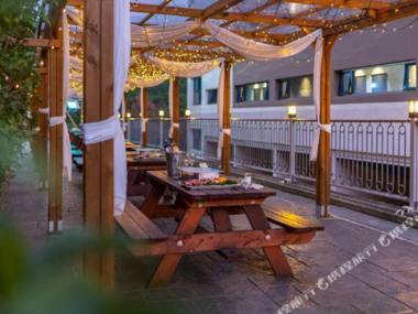 Friemily Poolvilla & Hotel