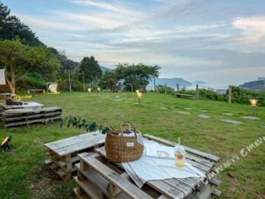 Friemily Poolvilla & Hotel