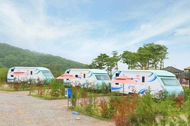 Gimhae Le Monde Caravan