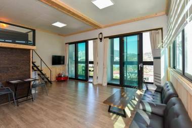 Yeosu Chunghong Pension