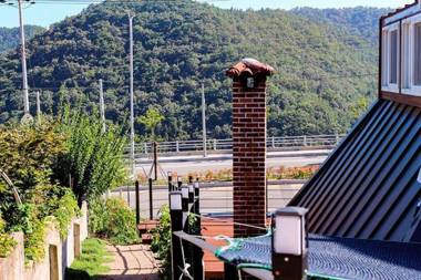 Yeosu Pyramid Gudeulbang Pension