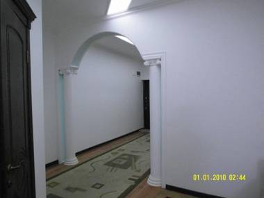 3х комнатные Vip апартаменты с двумя санузлам 140 м2.Две 2х комнатные VIP aпартаменты по 100м2три квартиры на одной лестничной площадке .