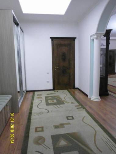 3х комнатные Vip апартаменты с двумя санузлам 140 м2.Две 2х комнатные VIP aпартаменты по 100м2три квартиры на одной лестничной площадке .