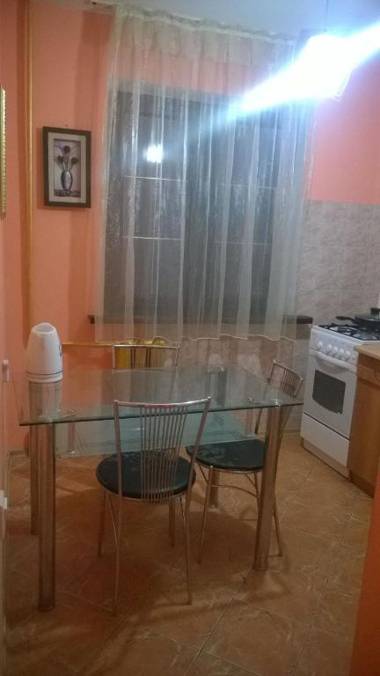 Квартира посуточно Азаттык 68