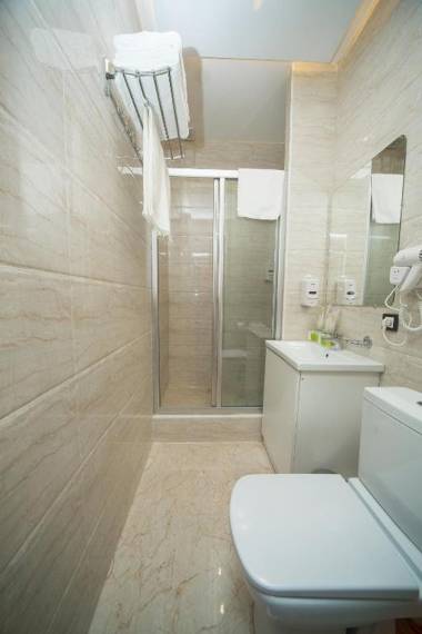 Mildom Premium Hotel