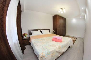 Назарбаева 45 ЦЕНТР Алматы 2х комн apartments Happy day