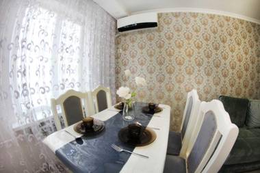 Назарбаева 45 ЦЕНТР Алматы 2х комн apartments Happy day