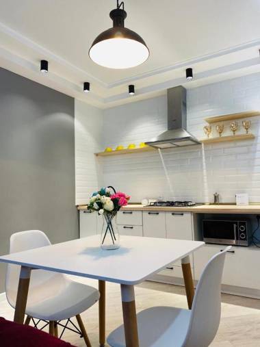 LUX 6 МКР дизайнерская комфортная студия с панорамными дверьми и большой лоджией