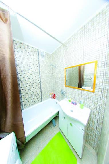 Apart on Slavskogo 14