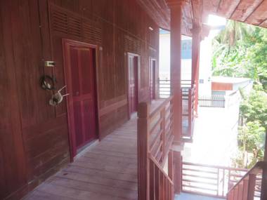 Luang Prabang Pool Bar Hostel