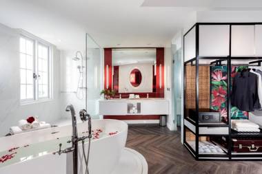 La Seine Hotel