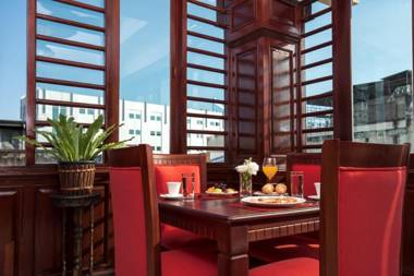 Manorom Chateau Hotel