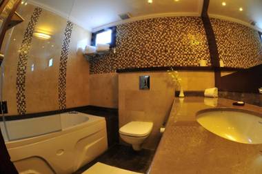 Lancaster Raouche Hotel