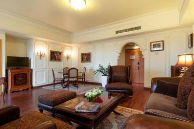 Le Commodore Hotel
