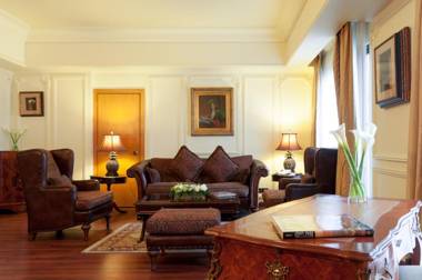 Le Commodore Hotel