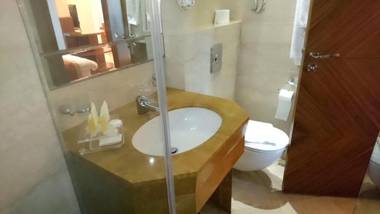 King Suites Hotel