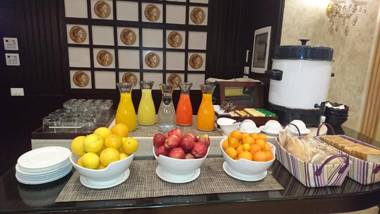 Queens Suite Hotel