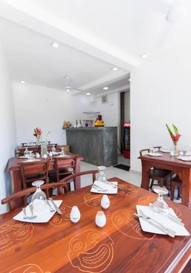 The Waves - Unawatuna