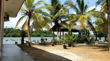 Lake Lane Guest Rest