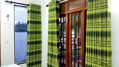 Lake Lane Guest Rest