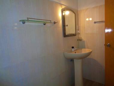 Little Cabin (home stay)