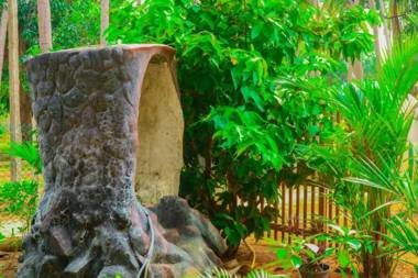 French Garden Eagle wings Inn