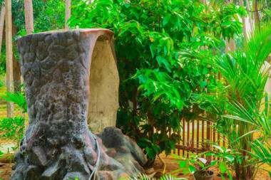 French Garden Eagle wings Inn